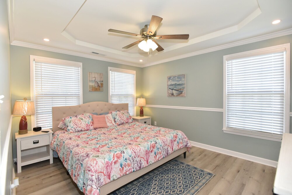 Near Camp LeJeune main gate, Sleeps 67 in Jacksonville Best Rates