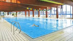 Piscina coperta, una piscina riscaldata