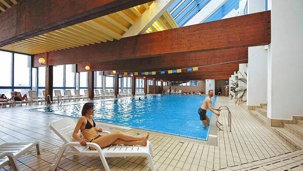 Piscina coperta, una piscina riscaldata