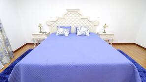 5 bedrooms, desk, iron/ironing board, free WiFi