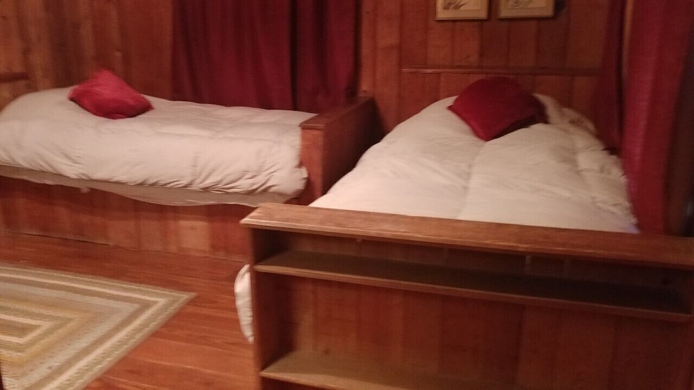 Beautiful Lake House on Cowpen Lake w/Private Fishing Pond Boat Rental