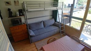 Télévision de 70 cm avec chaînes par câble