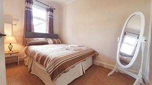 Laptop workspace, blackout curtains, iron/ironing board, free WiFi