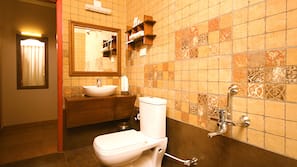 Shower, free toiletries, towels