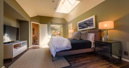 Lx11: Pebble Luxury Estate With 4 Masters on Viscaino!