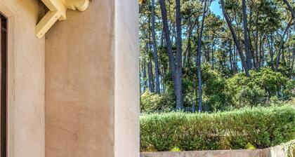 Lx17 Pebble Beach Golfer Retreat