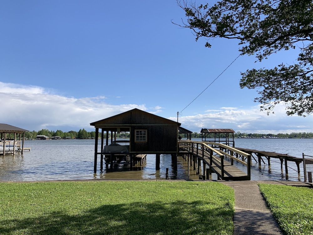 Spacious Retreat on False River