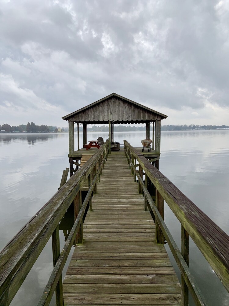 Spacious Retreat on False River