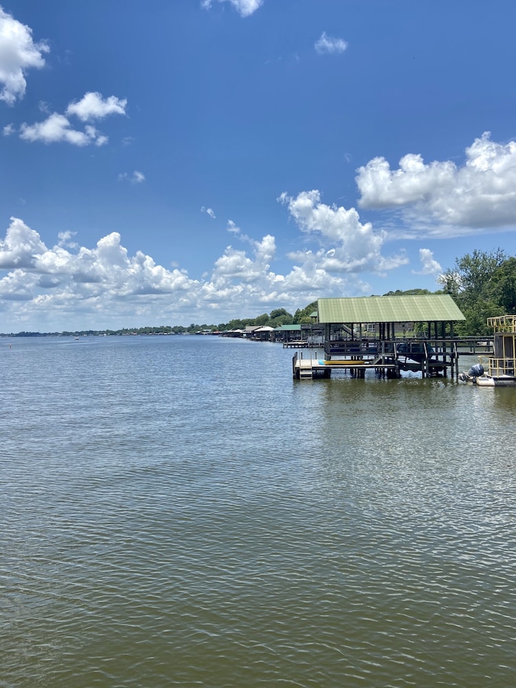 Spacious Retreat on False River