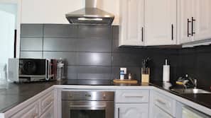 Fridge, microwave, oven, hob