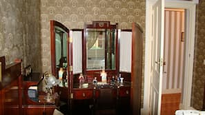 Iron/ironing board, free WiFi, linens