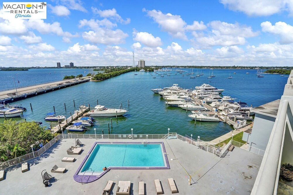 Perfect Gateway water view + pool access