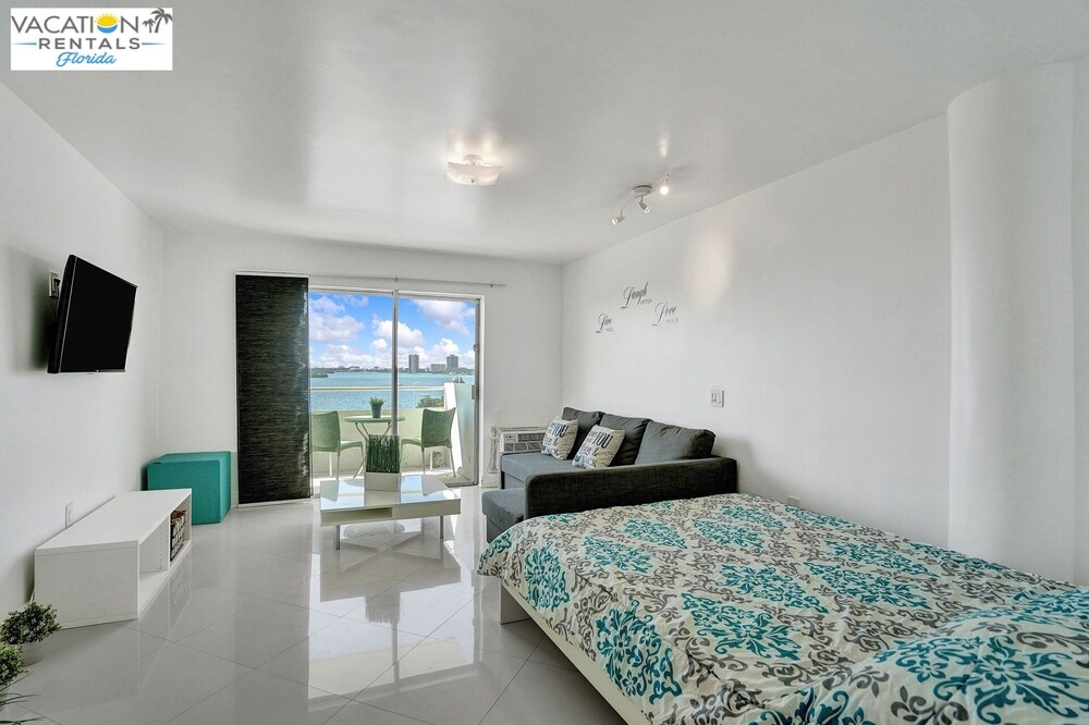 Perfect Gateway water view + pool access