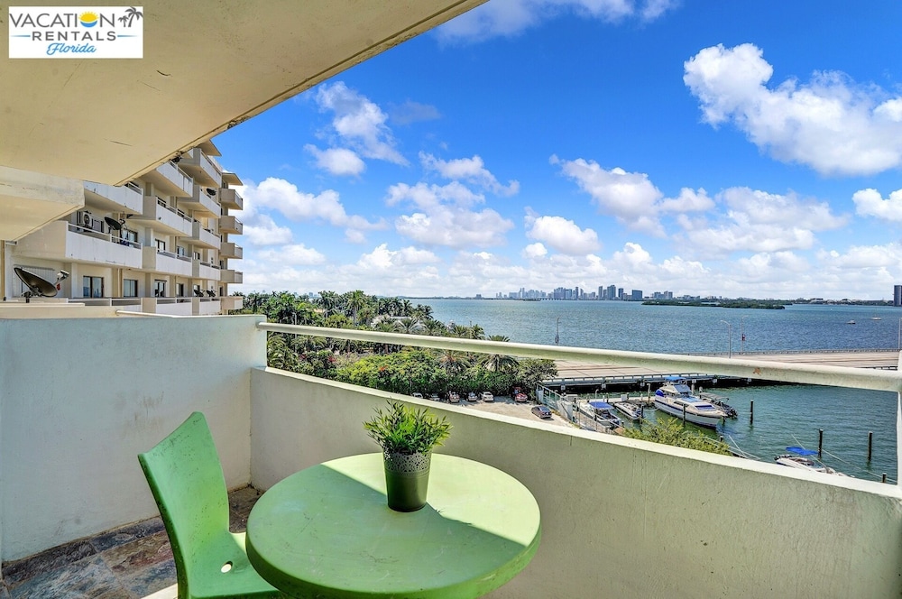 Perfect Gateway water view + pool access