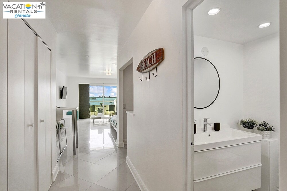 Perfect Gateway water view + pool access