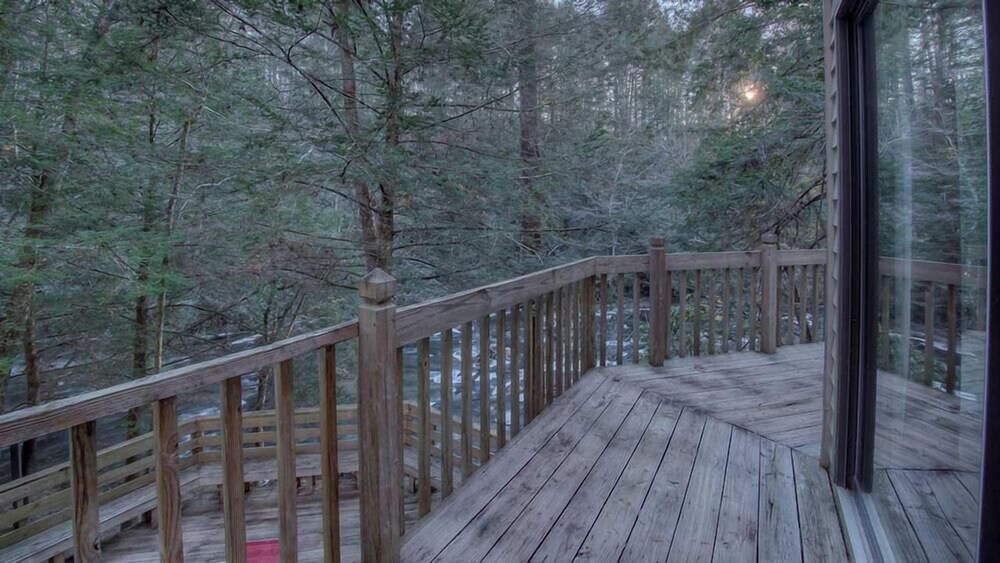 Riverbend Cottage Pet Friendly Riverfront Private Deck on the River Deals & Reviews