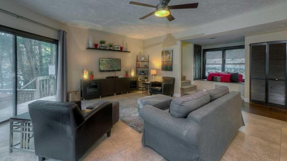 Riverbend Cottage Pet Friendly Riverfront Private Deck on the River Deals & Reviews