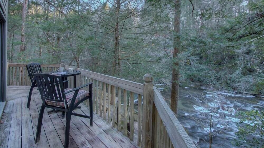 Riverbend Cottage Pet Friendly Riverfront Private Deck on the River Deals & Reviews