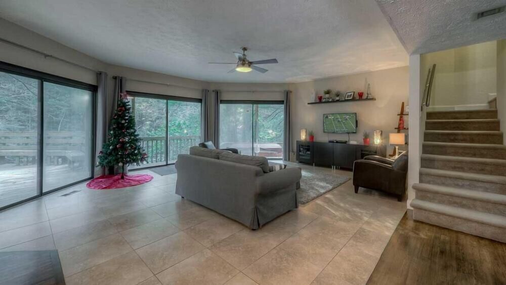 Riverbend Cottage Pet Friendly Riverfront Private Deck on the River Deals & Reviews