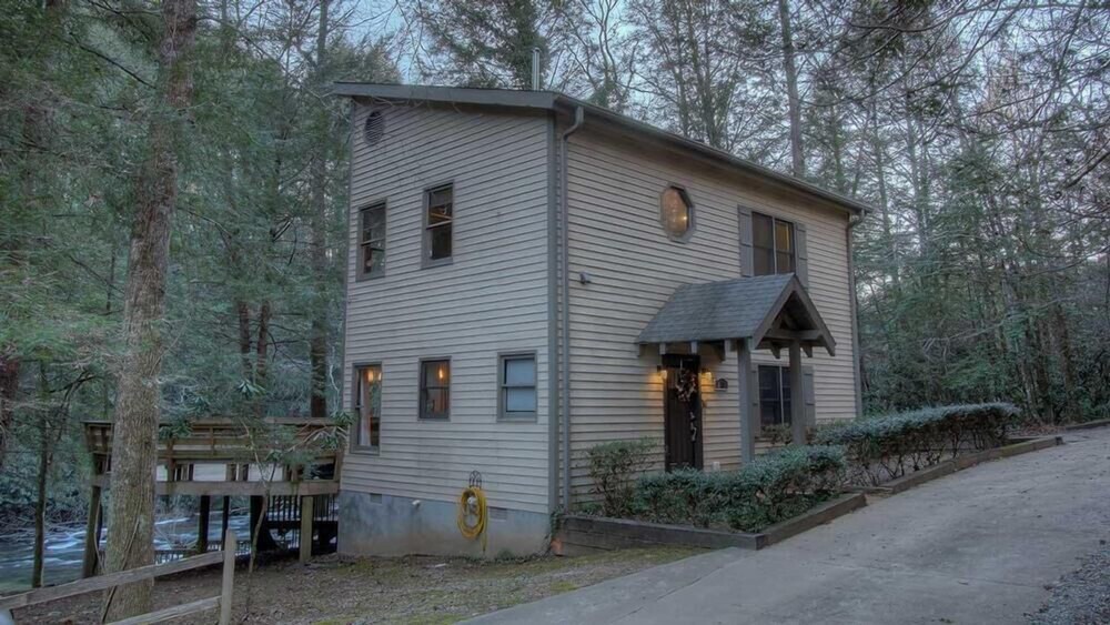 Riverbend Cottage Pet Friendly Riverfront Private Deck on the River Deals & Reviews