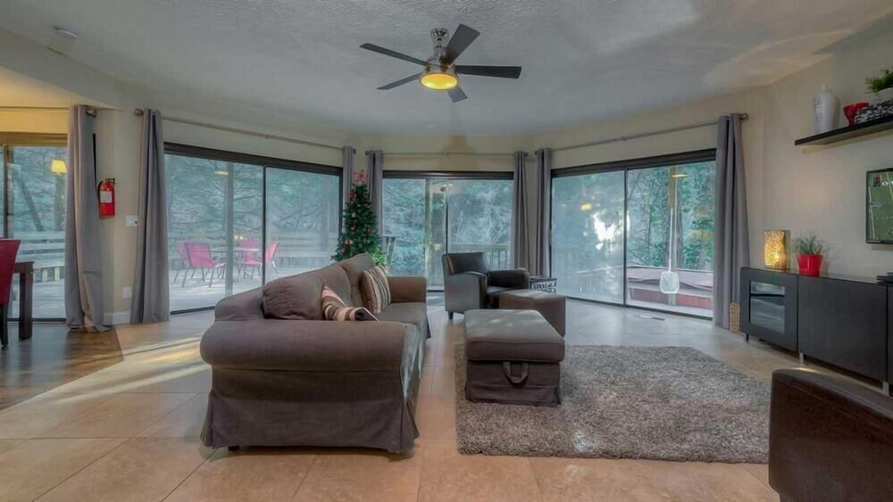 Riverbend Cottage Pet Friendly Riverfront Private Deck on the River Deals & Reviews