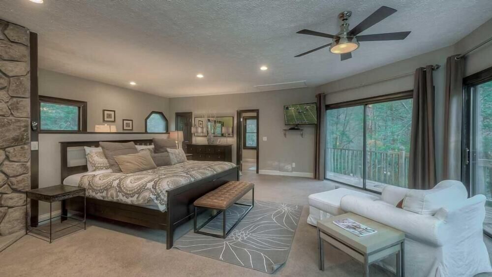 Riverbend Cottage Pet Friendly Riverfront Private Deck on the River Deals & Reviews