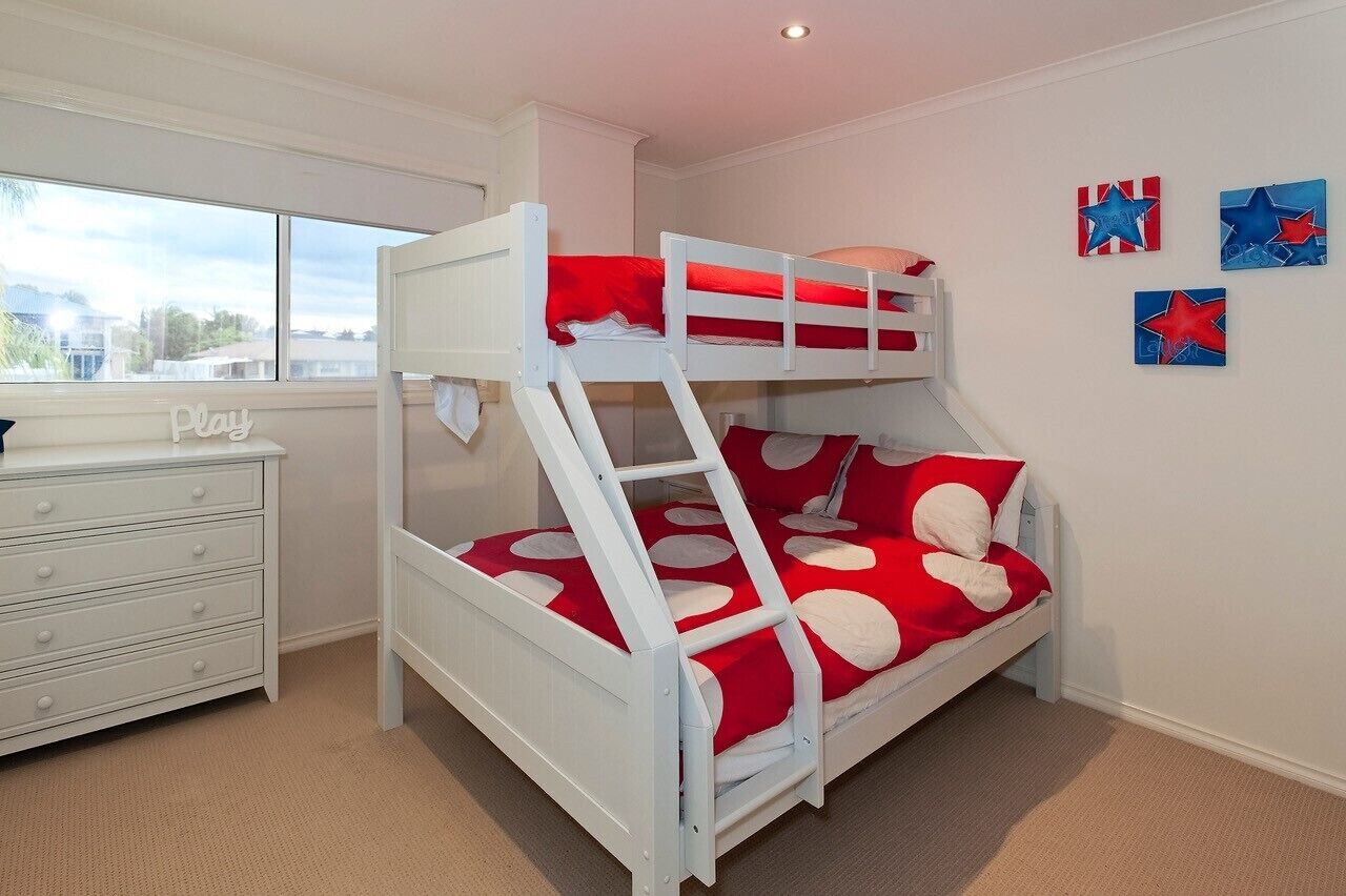 Mulloka Villa. Sunshine Coast - Absolute Waterfront. Private Infinity Pool