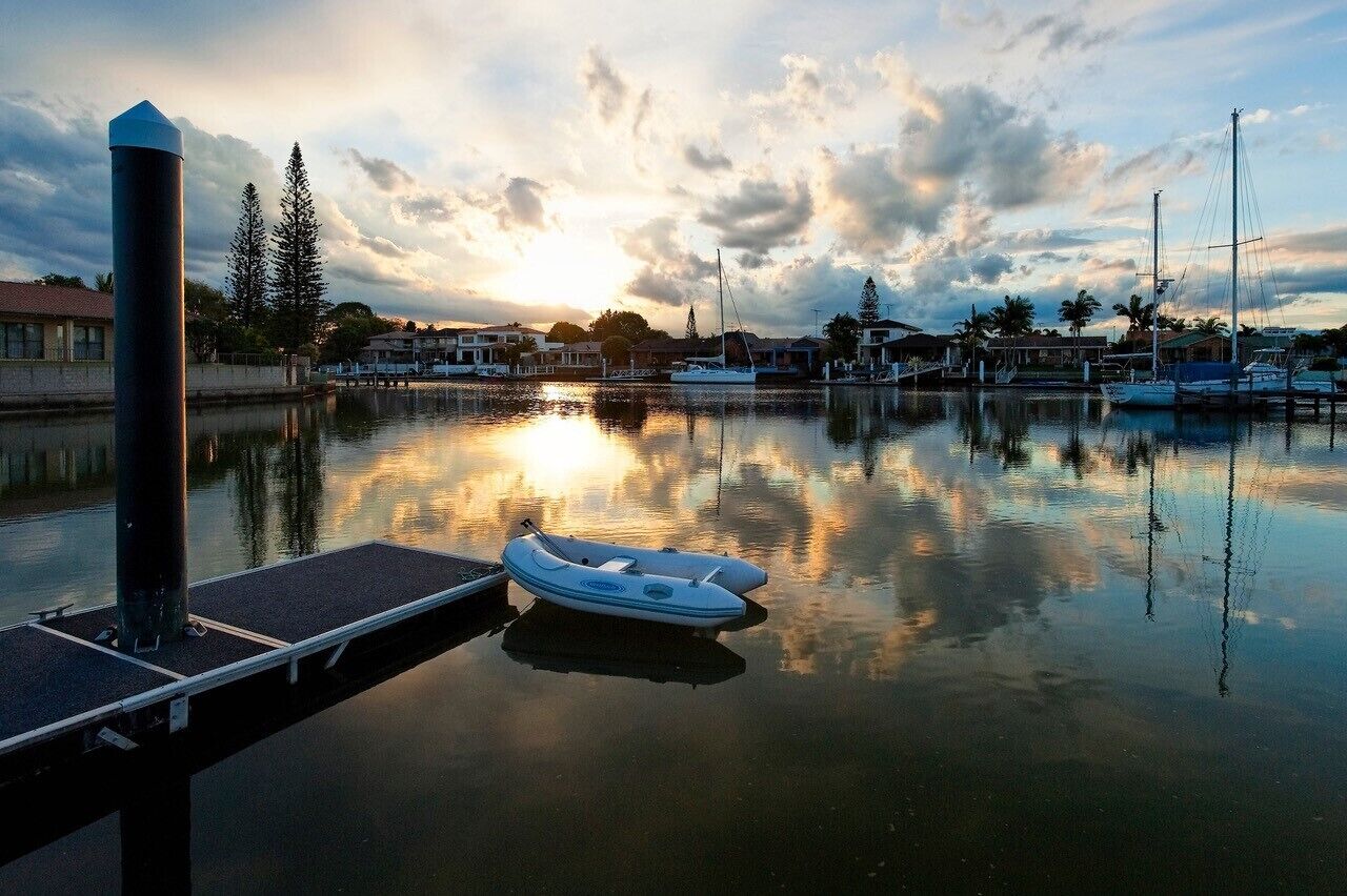Mulloka Villa. Sunshine Coast - Absolute Waterfront. Private Infinity Pool