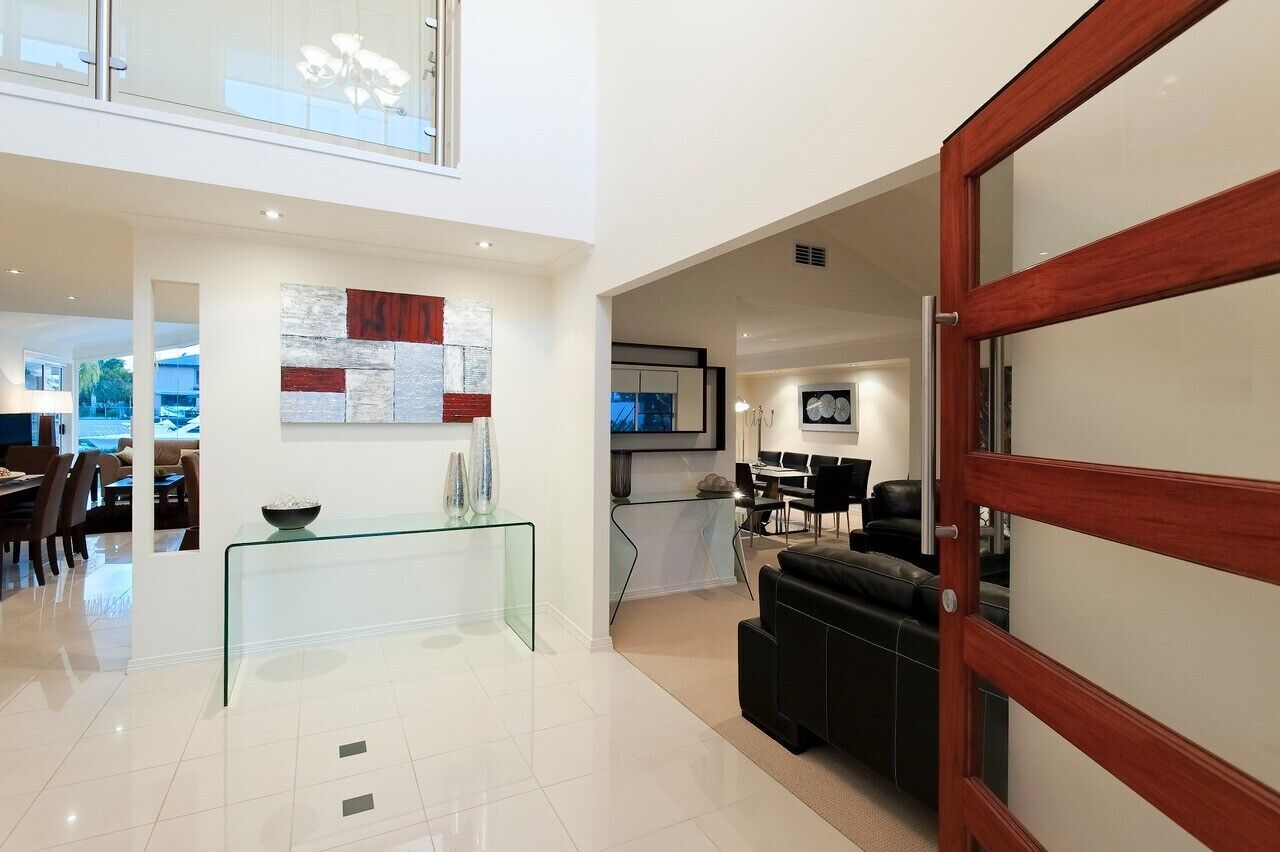 Mulloka Villa. Sunshine Coast - Absolute Waterfront. Private Infinity Pool