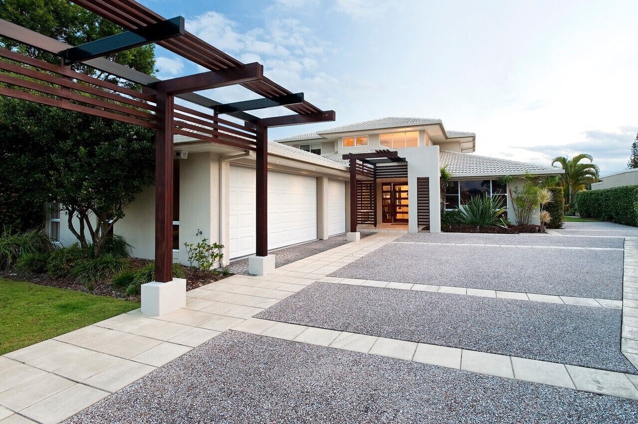 Mulloka Villa. Sunshine Coast - Absolute Waterfront. Private Infinity Pool