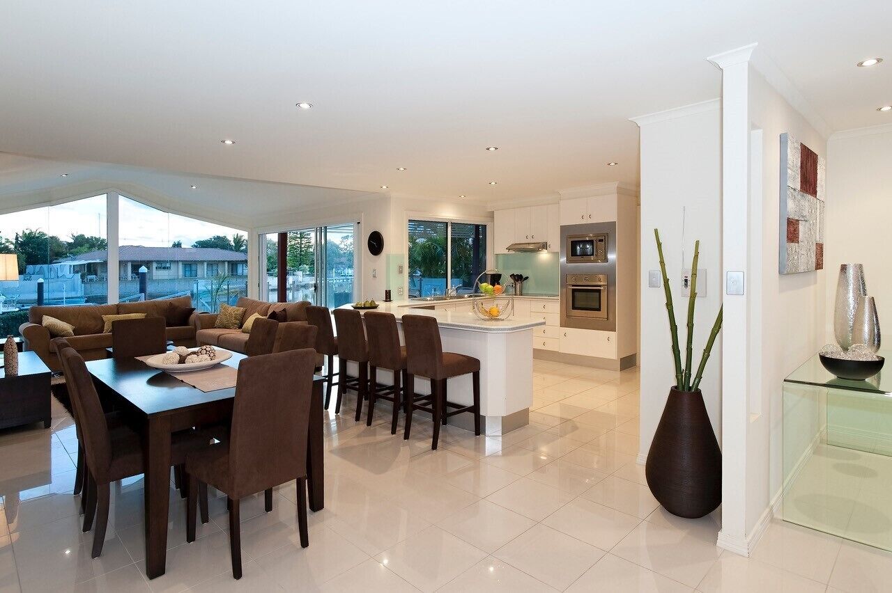 Mulloka Villa. Sunshine Coast - Absolute Waterfront. Private Infinity Pool