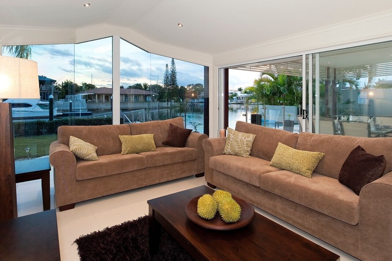 Mulloka Villa. Sunshine Coast - Absolute Waterfront. Private Infinity Pool