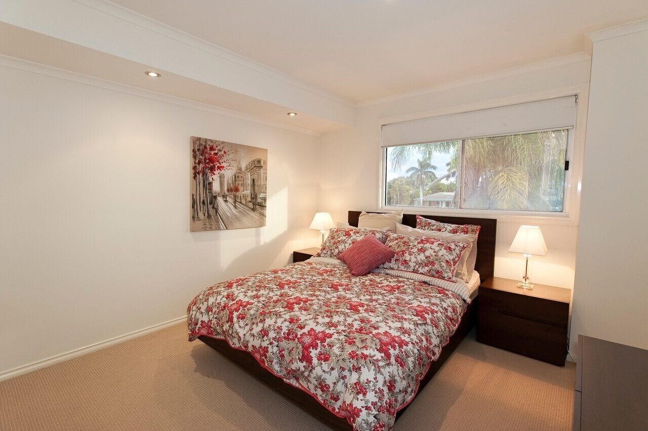 Mulloka Villa. Sunshine Coast - Absolute Waterfront. Private Infinity Pool