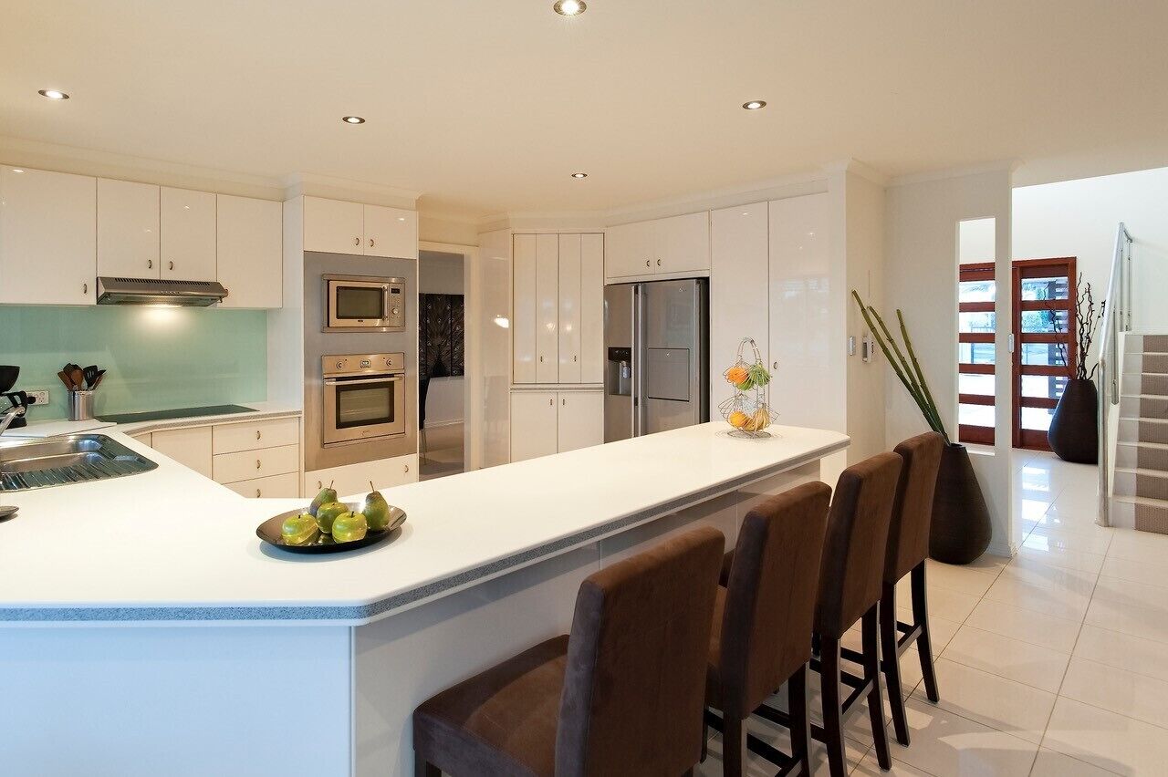 Mulloka Villa. Sunshine Coast - Absolute Waterfront. Private Infinity Pool