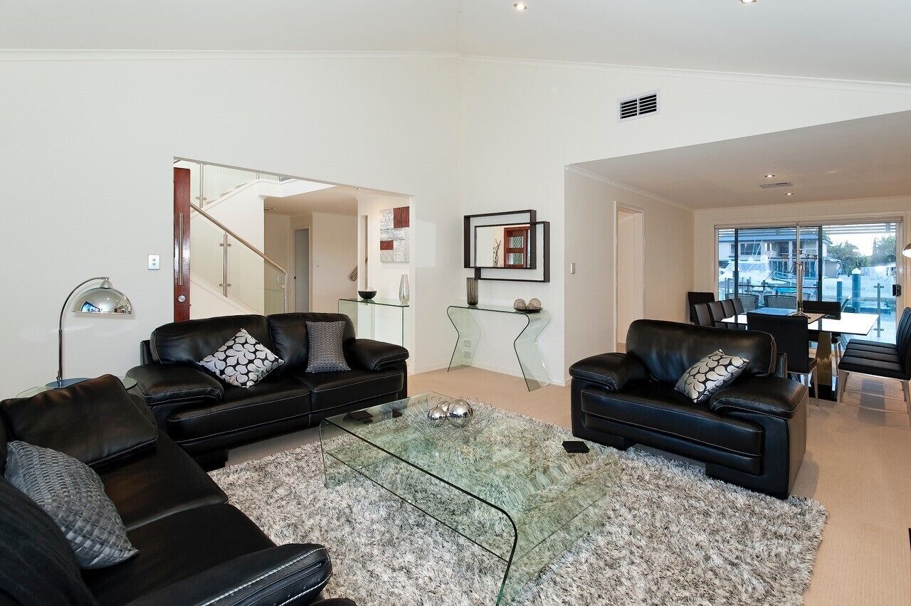 Mulloka Villa. Sunshine Coast - Absolute Waterfront. Private Infinity Pool