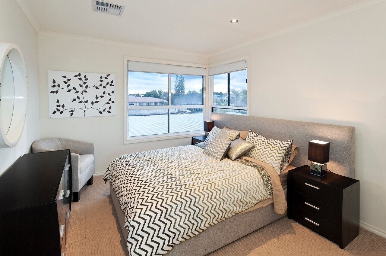 Mulloka Villa. Sunshine Coast - Absolute Waterfront. Private Infinity Pool