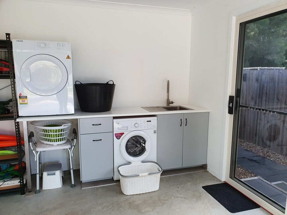 Beachfront pet and wheelchair friendly house Deals & Reviews (Toogoom