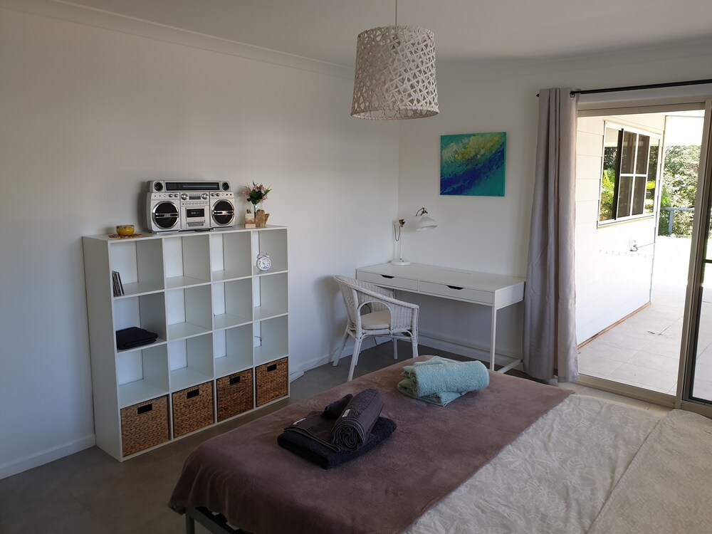 Beachfront pet and wheelchair friendly house Deals & Reviews (Toogoom