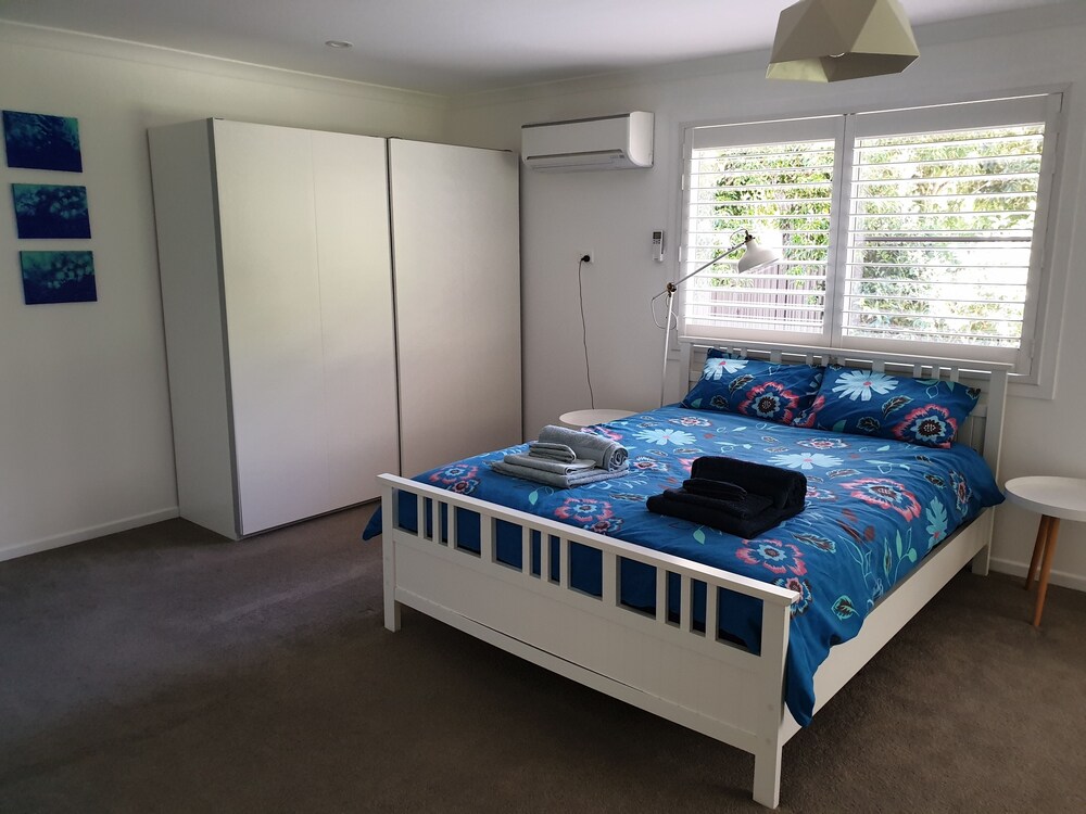 Beachfront pet and wheelchair friendly house Deals & Reviews (Toogoom