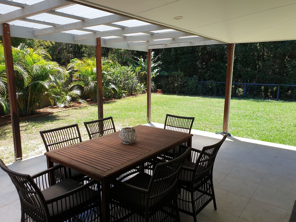 Beachfront pet and wheelchair friendly house Deals & Reviews (Toogoom