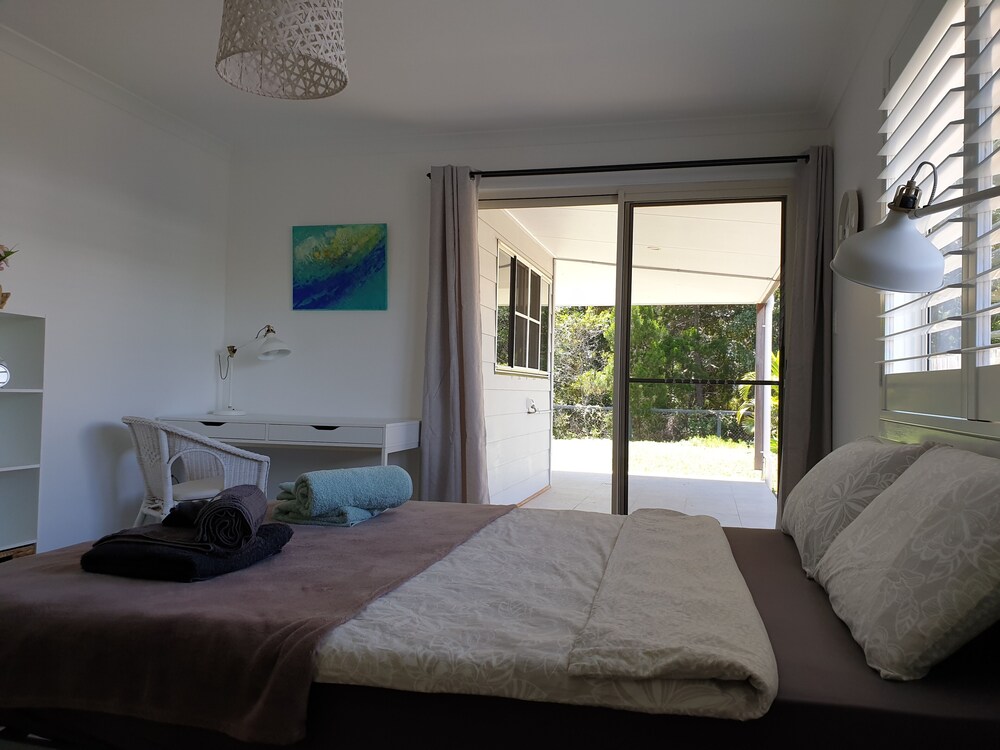 Beachfront pet and wheelchair friendly house Deals & Reviews (Toogoom