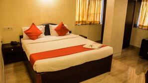 Blackout curtains, soundproofing, free WiFi