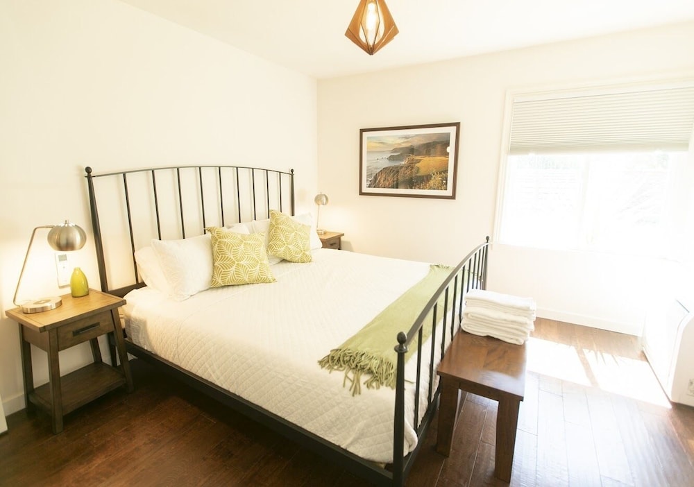 NEW!! The Bixby House 2 mins to Laguna Seca, 45 Mins to Big Sur