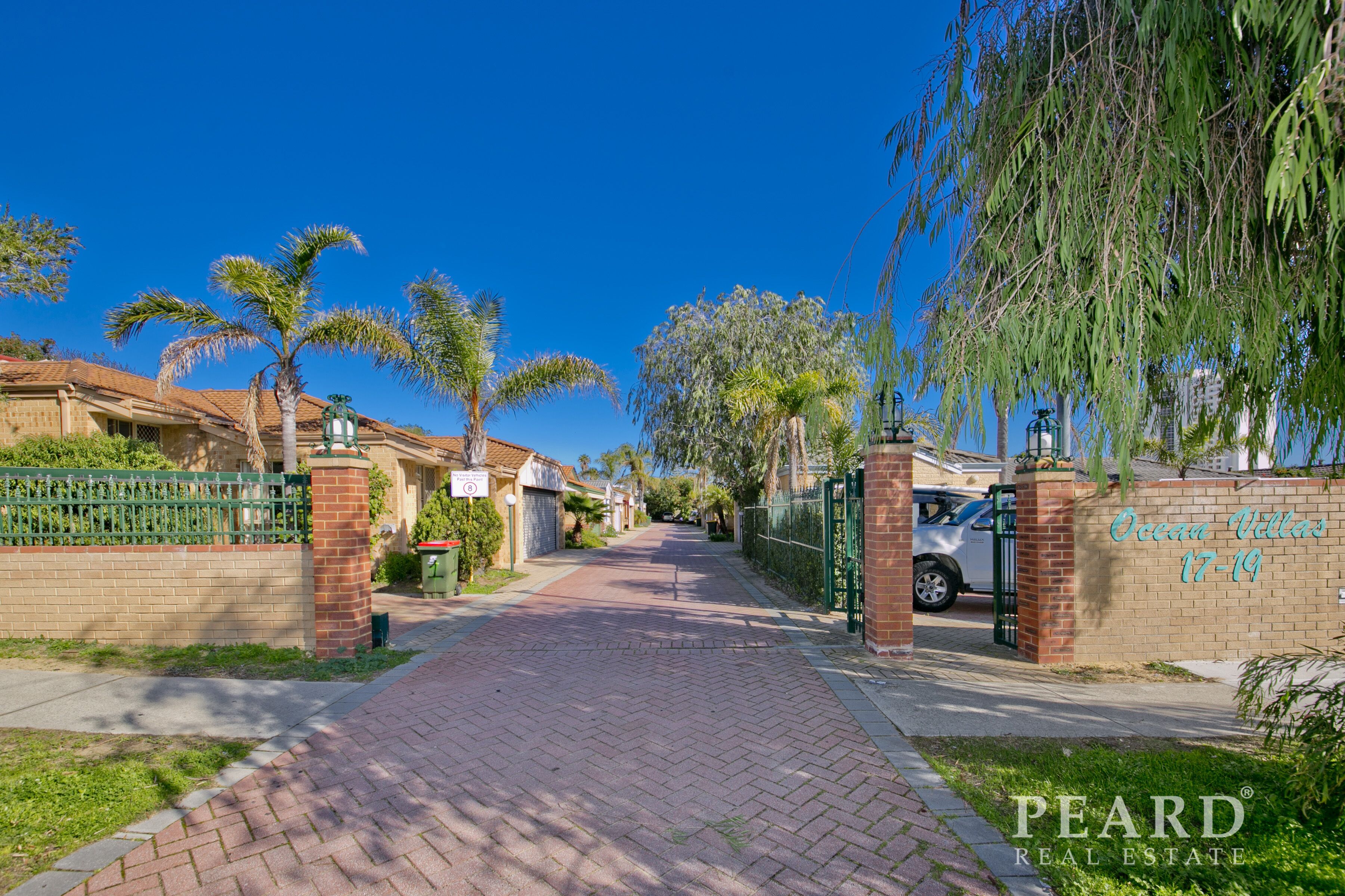 Scarborough Beach, Perth - Sun & Surf Villa