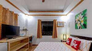 Desk, free WiFi, linens