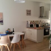 Hotels Near Fontaine Moussue In St Remy De Provence From 47