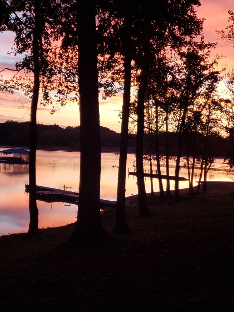 Oh Be Joyful Beautiful Lake Cottage with Water view & Private dock