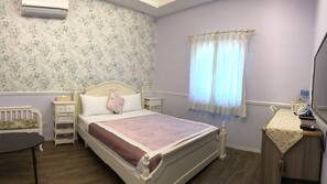 Desk, blackout drapes, free WiFi, linens