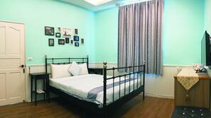 Desk, blackout drapes, free WiFi, linens