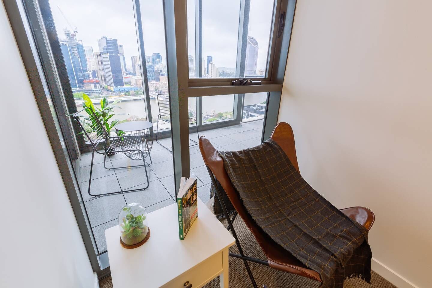 SKY-HIGH, MILLION DOLLAR$ PENTHOUSE @ SOUTH BANK